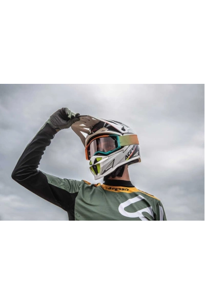 8 most common mistakes when choosing a motocross helmet: Avoid them!