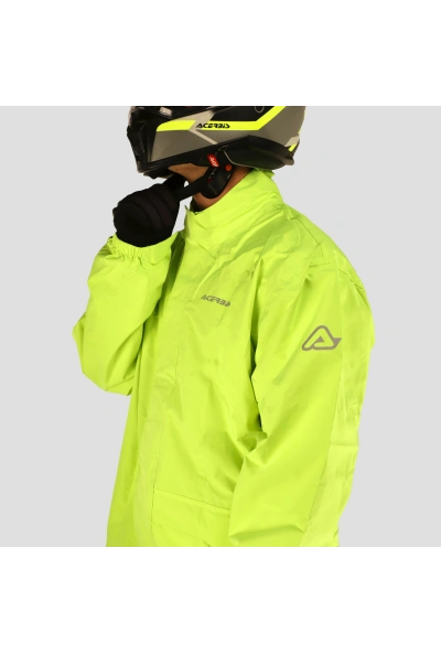 How to choose a motorcycle raincoat that will keep you dry even in the heaviest rain?